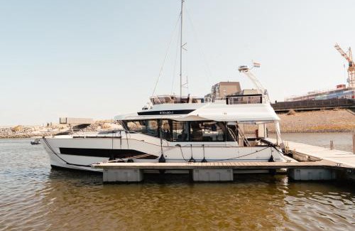 Cadzand-Bad Alquiler De Eote | Yacht by Strandhotel - hotel service & wellness