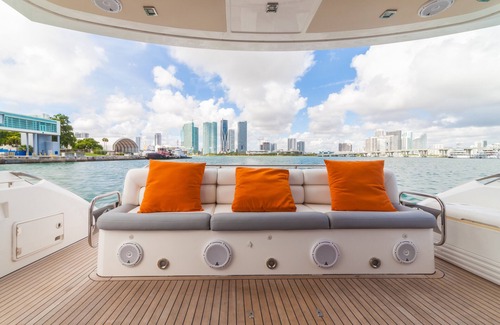 Downtown Miami Alquiler De Eote | Alquiler de barcos, Sunsekeer Manhatan 70 pies, 4 horas mín., 6 horas máx.