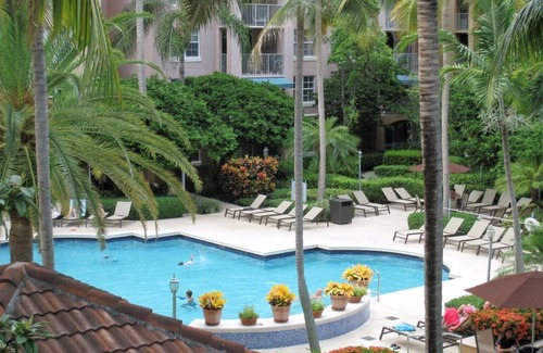 Aventura Apartamento | Apartamento Yacht Club en Aventura ~ Bellamente actualizado primer piso junto a la piscina