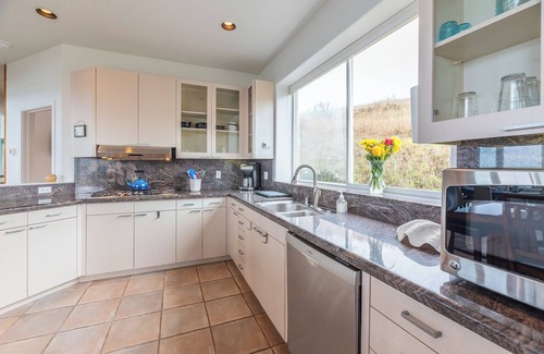 Dillon Beach Casa | Yacht Club: Gorgeous Beach House with Ocean Views!Avail for Month at a time!