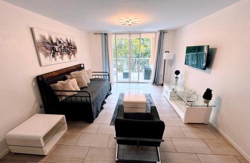 Aventura Apartamento | Yacht Club Miami Suite 2 Bedroom and 2 Bathroom With Baby Crib & Free Parking