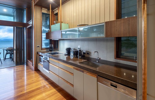Hamilton Island Villa | Amazing Yacht Club Villa 17