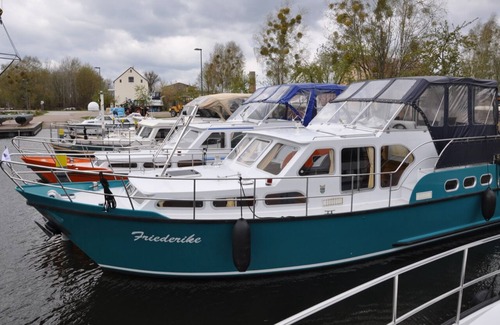 Oberhavel Alquiler De Eote | Yate Pedro Skiron 35 para 4 + 2 personas.