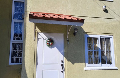 Spanish Town Casa | Yahweh's house Spacious Town house gated community. Near gas station supermarket
