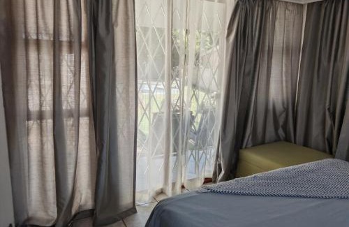 Edenvale Apartamento | Yakhe self-catering Cozy styled 1 bedroomed
