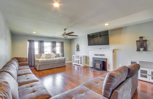 Yakima Casa | Yakima Home Rental: Seasonal Outdoor Pool, Hot Tub