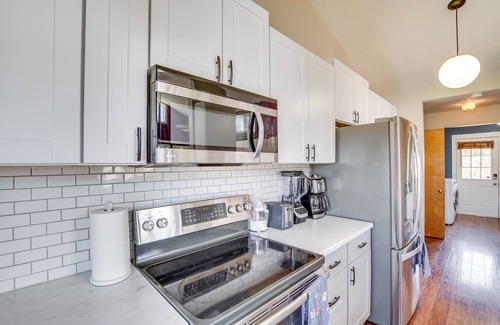 Yakima Casa | Yakima Home Rental: Seasonal Outdoor Pool, Hot Tub