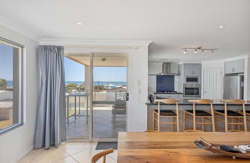 Ledge Point Casa | Yakkan Lodge Holiday Home
