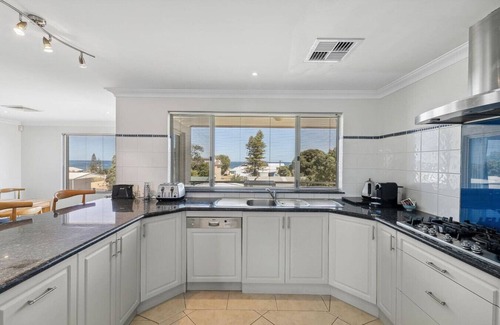 Ledge Point Casa | Yakkan Lodge Holiday Home