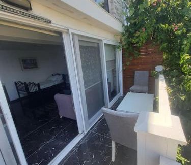 Dagbelen Apartamento | Yalıkavak'ta site içi özel iskele havuzlu suit oda