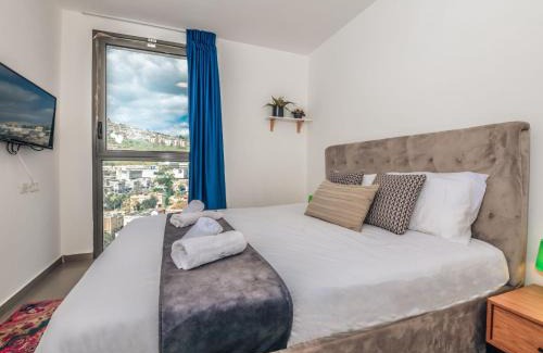Tiberias Old City Apartamento | YalaRent Migdalor Apartments with Sea Views Tiberias