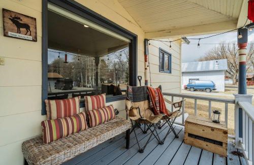 Buena Vista Casa | Yale Yard Stylish Escape with Scenic Views