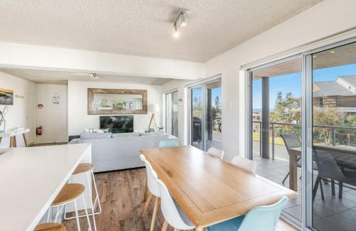 Yamba Apartamento | Yamba 58 - Modern Apartment with Ocean Views