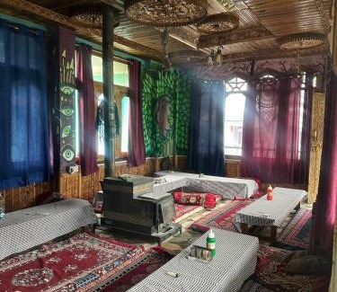 Tosh Casa | Yamuna Guest House Tosh