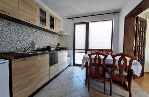 Chernomorets Apartamento | Yanevi Apartments / Two Bedroom Apartment with Sea View