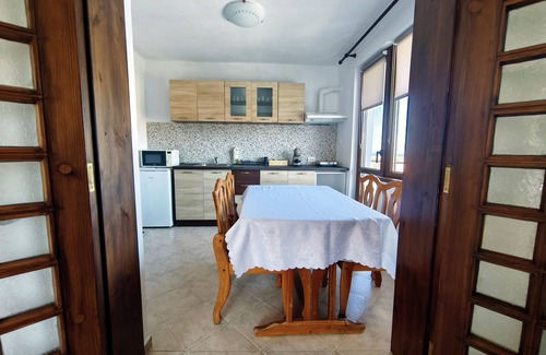 Chernomorets Apartamento | Yanevi Apartments / Two Bedroom Apartment with Sea View