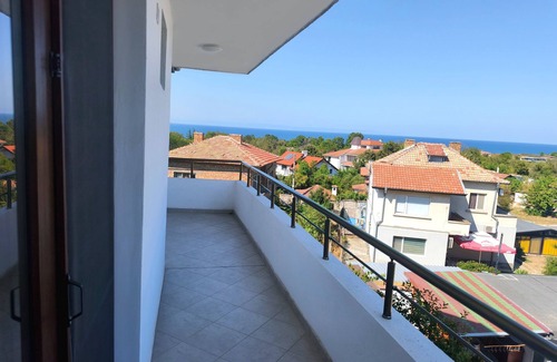 Chernomorets Apartamento | Yanevi Apartments / Two Bedroom Apartment with Sea View