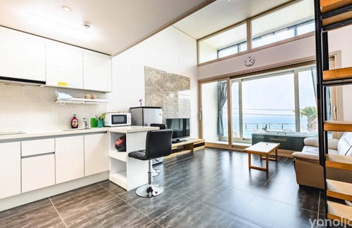 Dolsan-eup Casa | Yangyang Casa 413 Pension