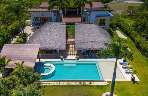 Yarary - Cap Cana Villa | RETIRO DE LUJO PRIVADO EN CAP CANA W / POOL, JACUZZI & MAID