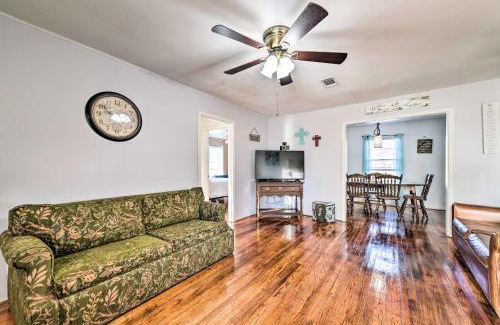 Temple Casa | Yard with BBQ Pit Getaway Near Dtwn Temple!