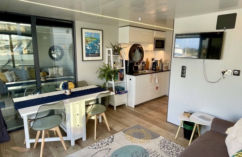 Yarmouth Alquiler De Eote | Yarmouth Waterlodge Floating Apartment (Solent Serenity), Waterlodge 1