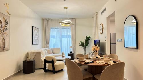 Abu Dhabi Apartamento | Yas Garden Luxe 4BR - Luxury Stay with Cozy Garden Space Near Yas Mall & Marina