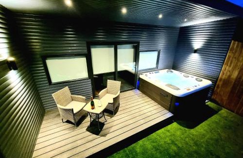Lisburn Apartamento | Yaseva Lodge, Stylish Country Retreat for 2, Hot Tub, Exceptional Views!