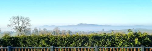 Lisburn Apartamento | Yaseva Lodge, Stylish Country Retreat for 2, Hot Tub, Exceptional Views!