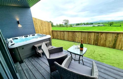 Lisburn Apartamento | Yaseva Lodge, Stylish Country Retreat for 2, Hot Tub, Exceptional Views!