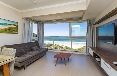 Quatro Ilhas Apartamento | Yasmin 201 – Lindo Apartamento com Vista Panorâmica para o Mar em Quatro Ilhas, com Roupa de Cama e Toalhas Inclusas.