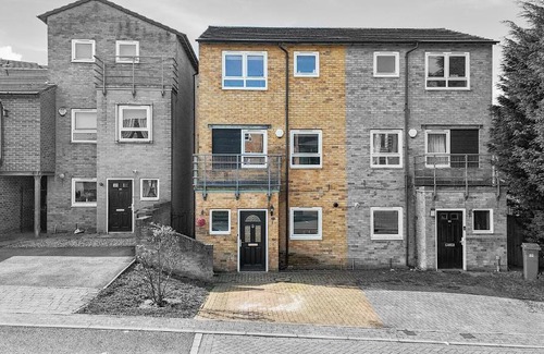 Sheffield Apartamento | Yasmin's Townhouse - Sleeps upto 10, great for groups with FREE Parking - Hosted by Stay Host Save