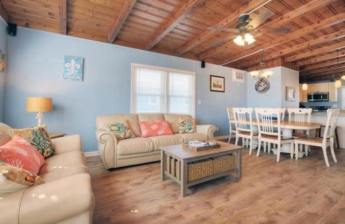 Long Beach Casa | Yat Da Beach Up