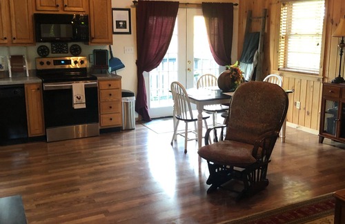 Louisa Casa | Yatesville Lake Cabin - Marina