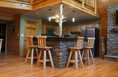 Adams Cabina | Yatesville Lake Premier Cabin Rental - La mejor casa de vacaciones en el este de KY