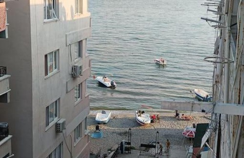 Buyukcekmece Apartamento | YAZ-KIŞ, SAHİLDE, SİTEDE, KONFOR, MANZARALI, KLİMALI Daire