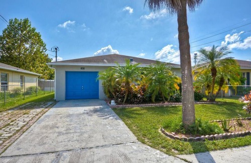 East Ybor Casa | Ybor Casita! 3-Bedrooms Steps away from Centro Ybor!