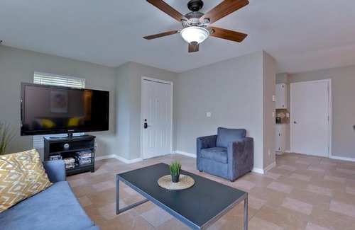 East Ybor Casa | Ybor Casita! 3-Bedrooms Steps away from Centro Ybor!