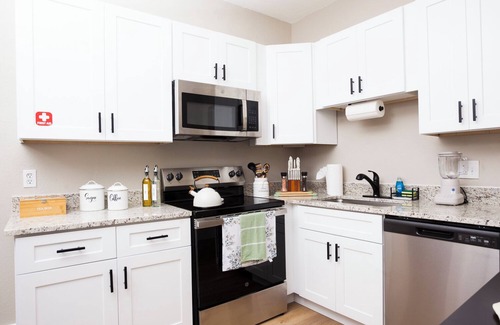 Ybor City Casa | Ybor City King Beds Free Private Parking 2 miles to Downtown Tampa