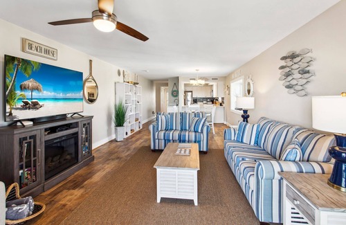 South Nags Head Condominio | YC301 Yachtsman * Oceanfront * Community Pool * Walk to Pier, Dining & Shopping
