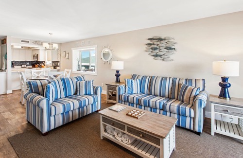 South Nags Head Condominio | YC301 Yachtsman * Oceanfront * Community Pool * Walk to Pier, Dining & Shopping