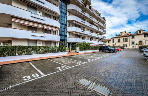 Isolotto Apartamento | YD quiet apt Leopolda with parking