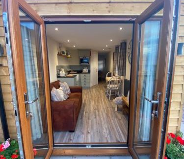 Stafford Otro | Ye Old Tack Room - Spring Paddock