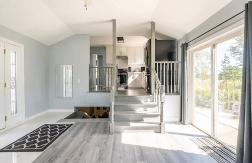 Dunnville Cabaña | Year-Round Comfort – Firepit, Foosball, Piano, BBQ