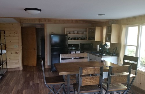 Dexter Apartamento | Year-round garage apartment on Lake Wassookeag with full amenities.