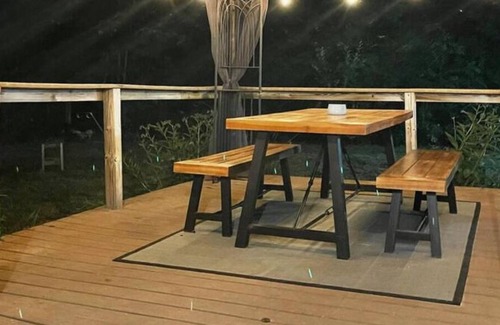 Freedom Casa | Year round lake cottage with hot tub