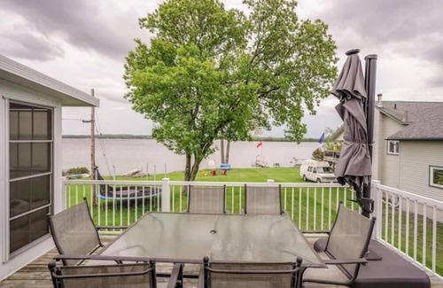 Deseronto Cabaña | Year Round Lakeview Cottage