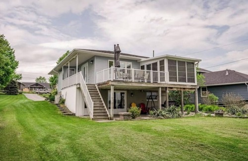Deseronto Cabaña | Year Round Lakeview Cottage