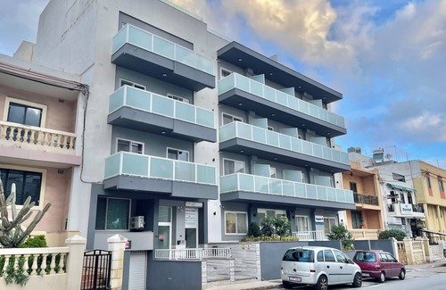 Swieqi Apartamento | Apartamento de 2 dormitorios con balcón cerca de la playa