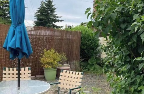 Sequim Cabaña | Yellow Cottage!