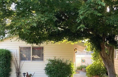 Sequim Cabaña | Yellow Cottage!